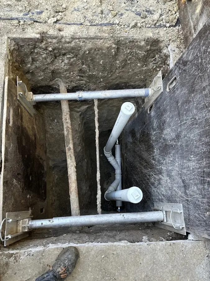Experienced plumber completing Drain Cleaning work in Pahokee